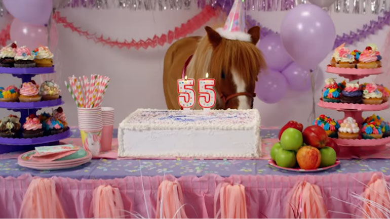 Οι υπέροχες ευχές της Chevrolet στο Ford Mustang